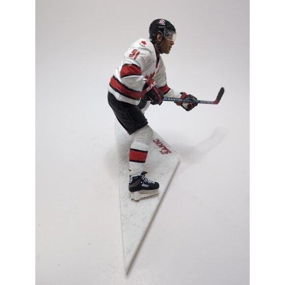 McFarlane NHL Joe Sakic Series 1 2004 Team Canada - Picture 4 of 16